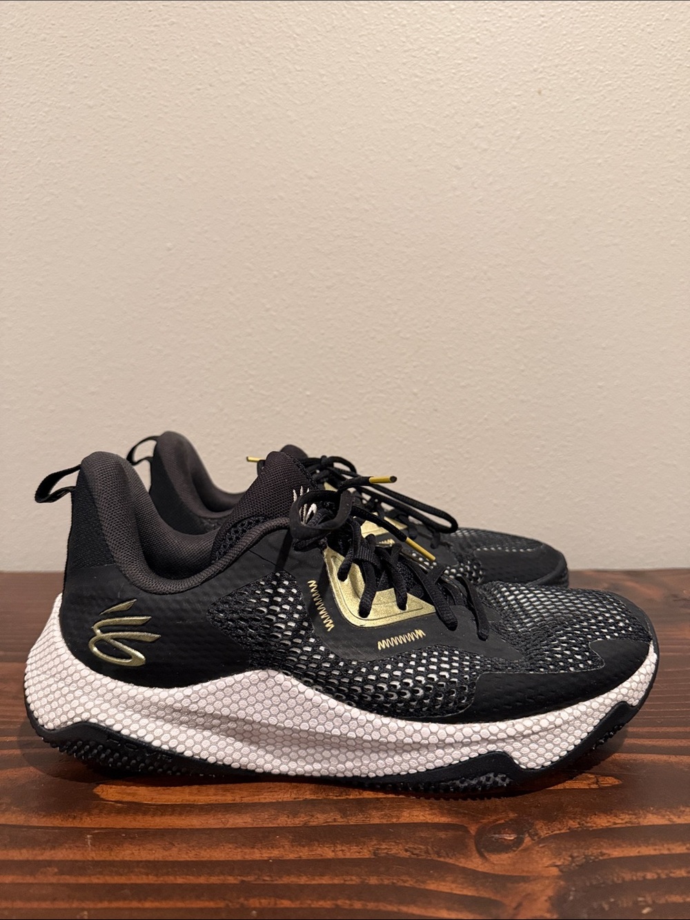 Under Armor Curry Black Athletic Sneakers with Gold Accents Size: M9